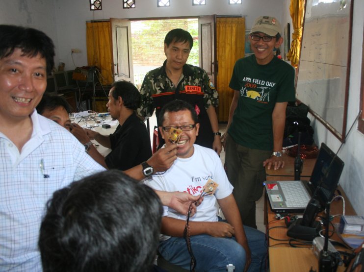 File:Suasana-pengetesan-peralatan-ada-YC0OZ-YC0KOJ-YD0CIA-YC0QR.jpeg