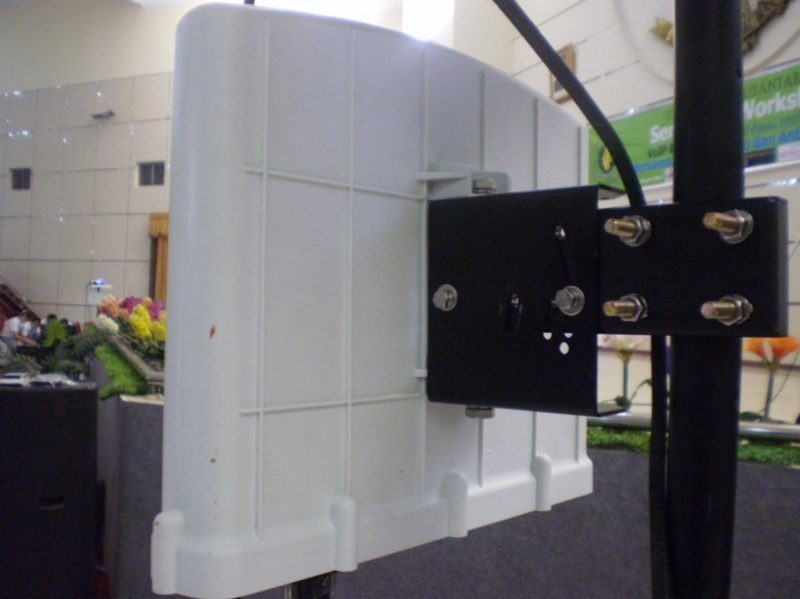 File:Bs-outdoor-airspan-len1.jpeg