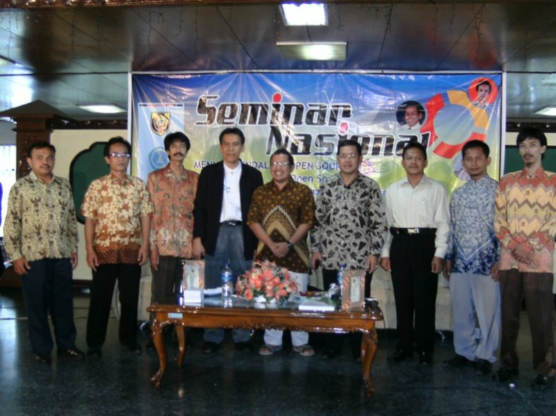 File:Fotobersama.jpg
