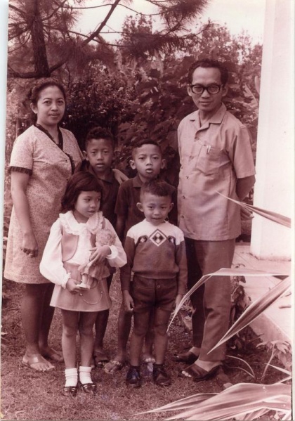File:Keluarga-hasan-poerbo.jpg